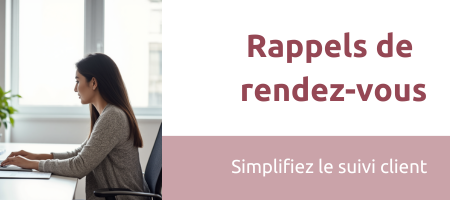 Femme devant un ordinateur gérant les rappels de rendez-vous clients avec le logiciel GesMobile