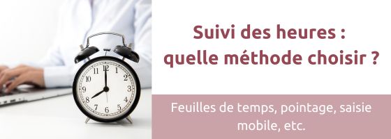 Horloge et personne travaillant sur ordinateur, illustrant le suivi des heures de travail